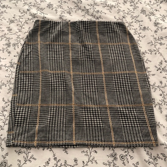 Pull&Bear Dresses & Skirts - Plaid Mini Pencil Skirt